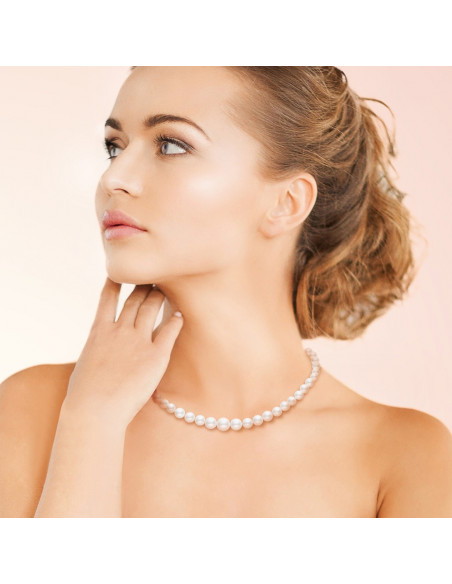 Necklace rank in the fall of true black pearls Gold clasp