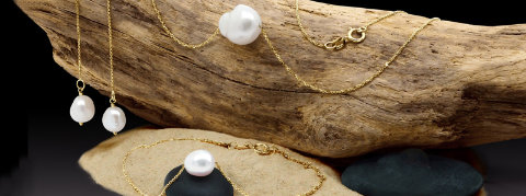 Sachet de perles rouges en plastique avec cordon - Créalia - L'Univers de  la Perle